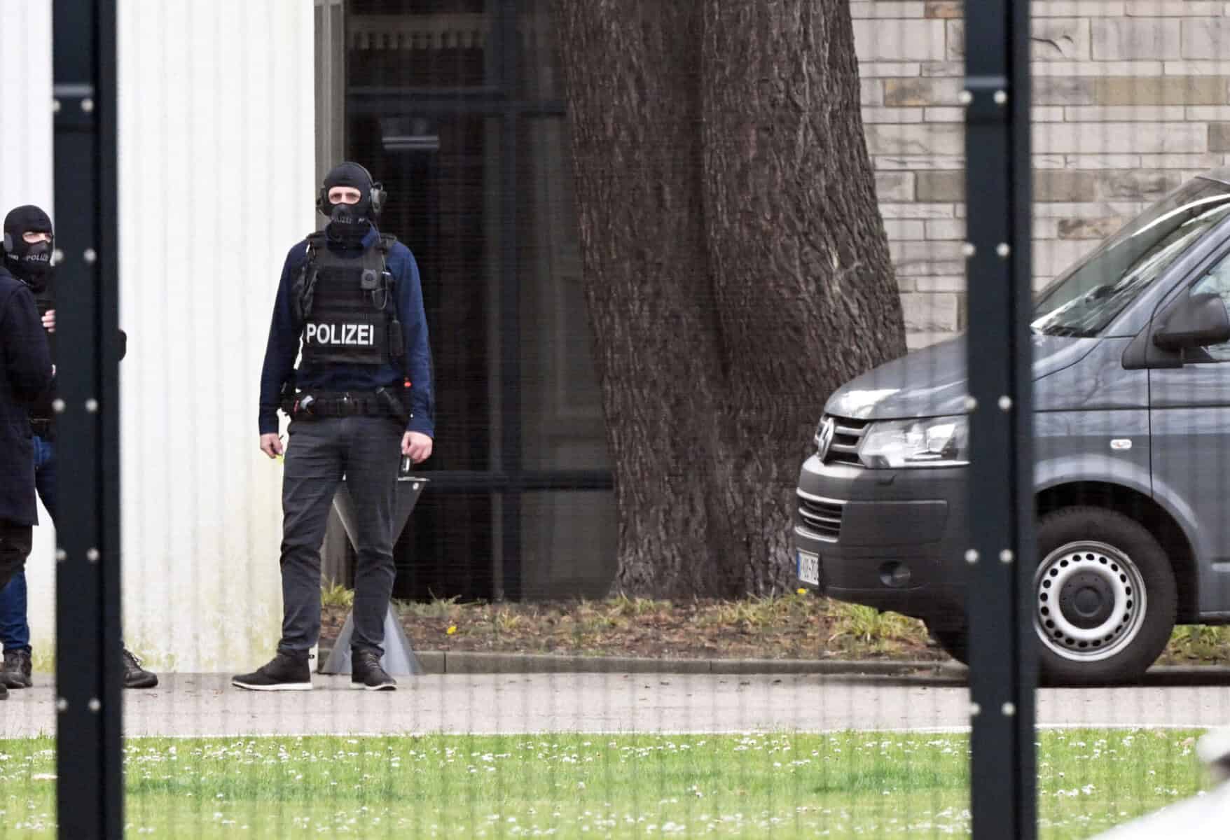 Militant und gefährlich: Dutzende Ermittlungen und Haftbefehle gegen Rechtsextreme