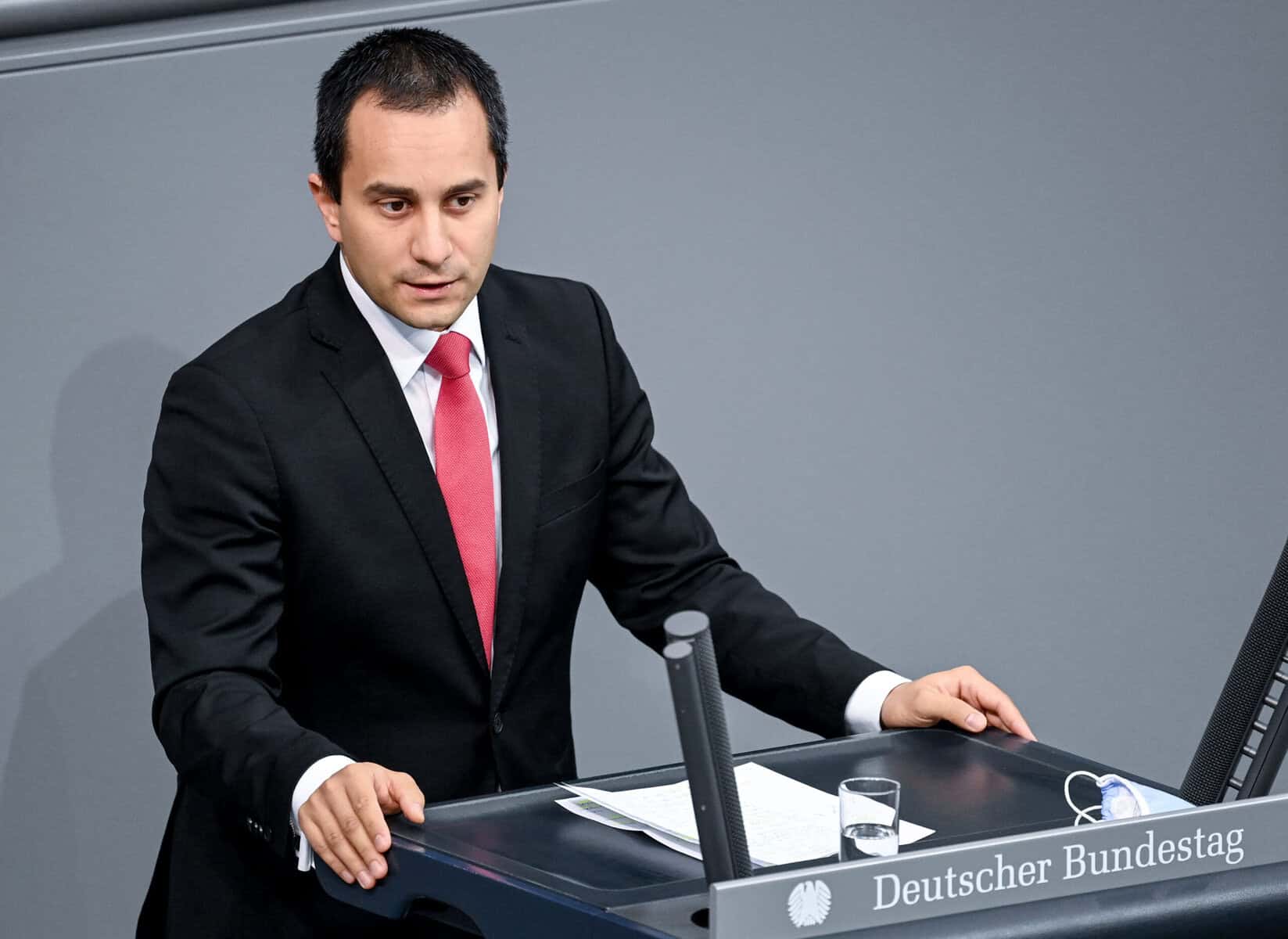 Spaß oder Ernst? Europaminister zeigt Özdemir „Stinkefinger“