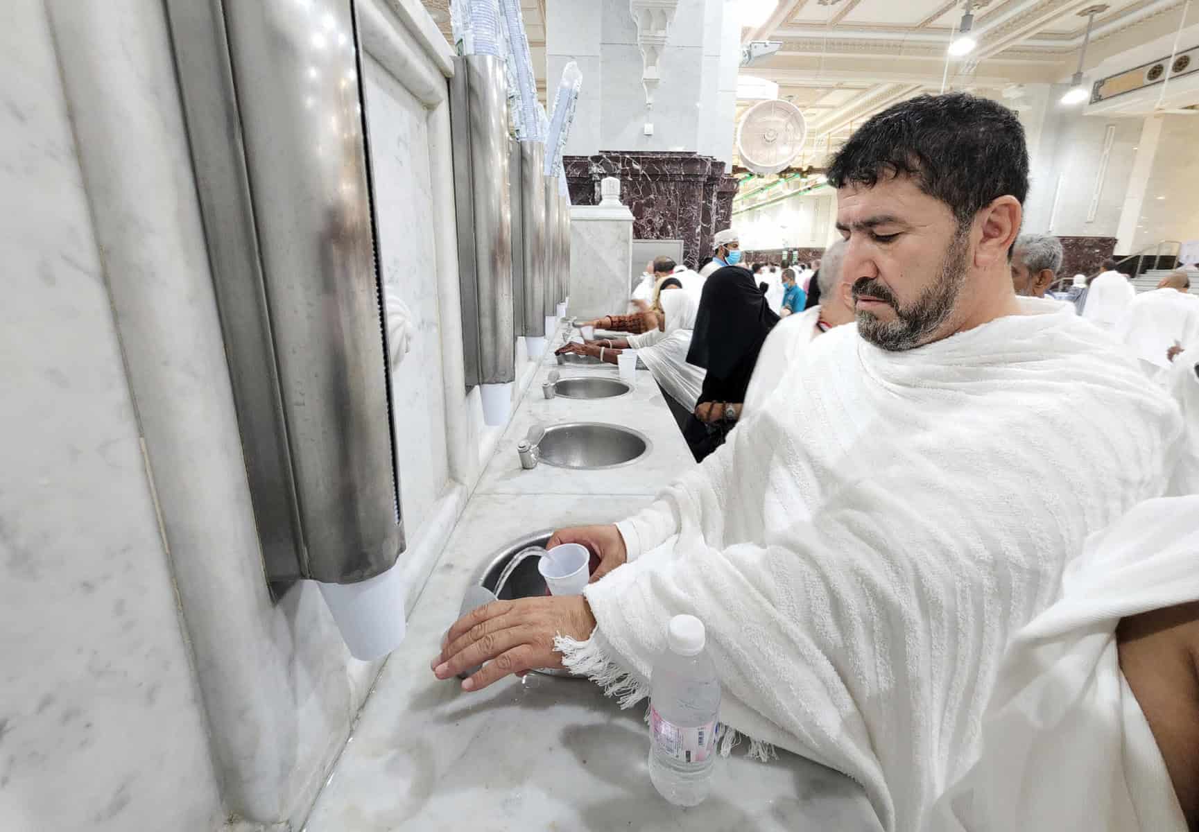 Wasser aus der Zamzam-Quelle: Literweise Göttlichkeit