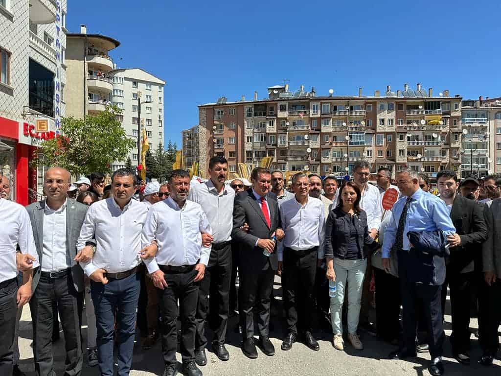 Madımak: Türkei gedenkt Opfern des Brandanschlags auf Aleviten