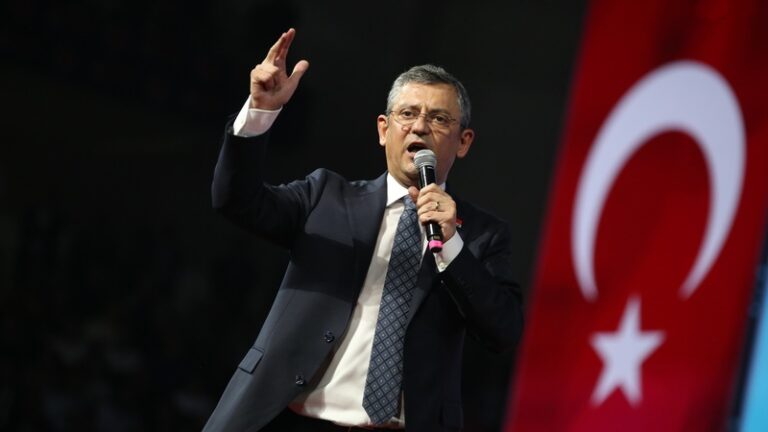 CHP-Erneuerer oder „neuer Loser“: Wer ist Özgür Özel?