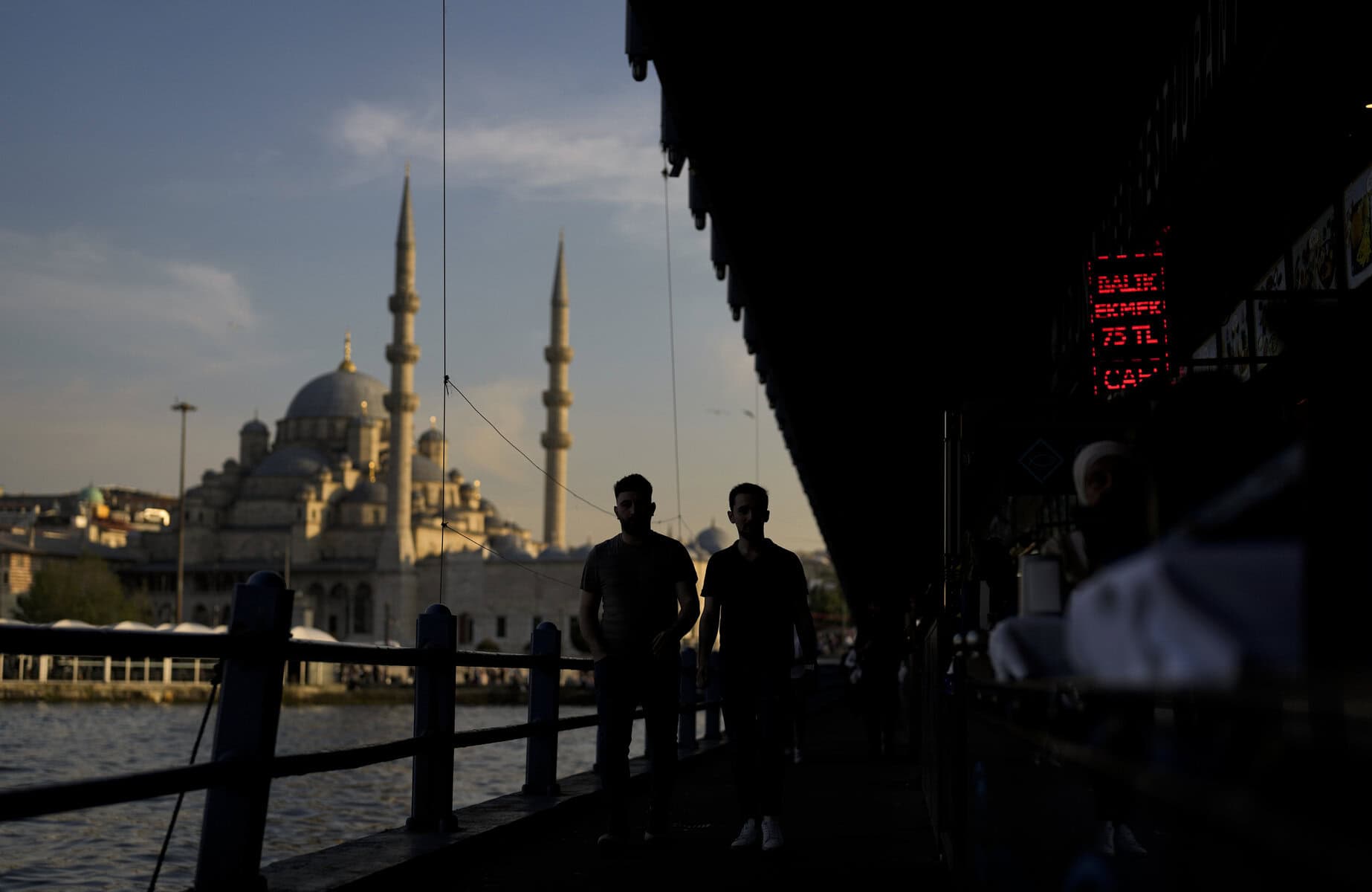 Studie: Mehrheit junger Türken will ins Ausland