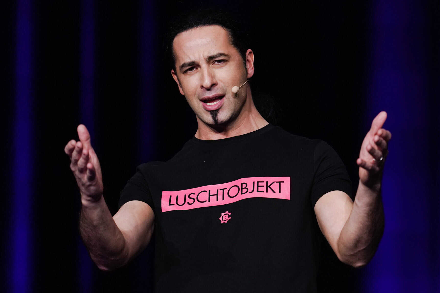 Bülent Ceylan feiert Jubiläum: „Bei Rassismus hört jeder Spaß auf“