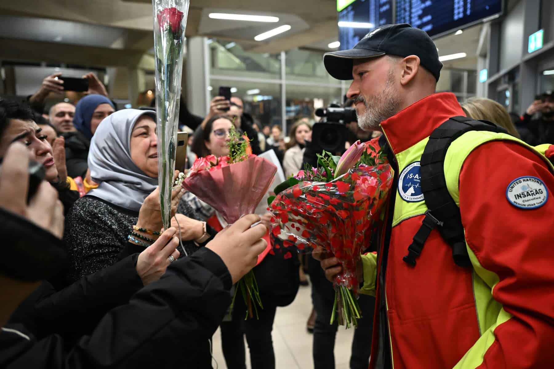 Riesenempfang am Flughafen: Deutsche Helfer beenden gemeinsamen Türkei-Einsatz