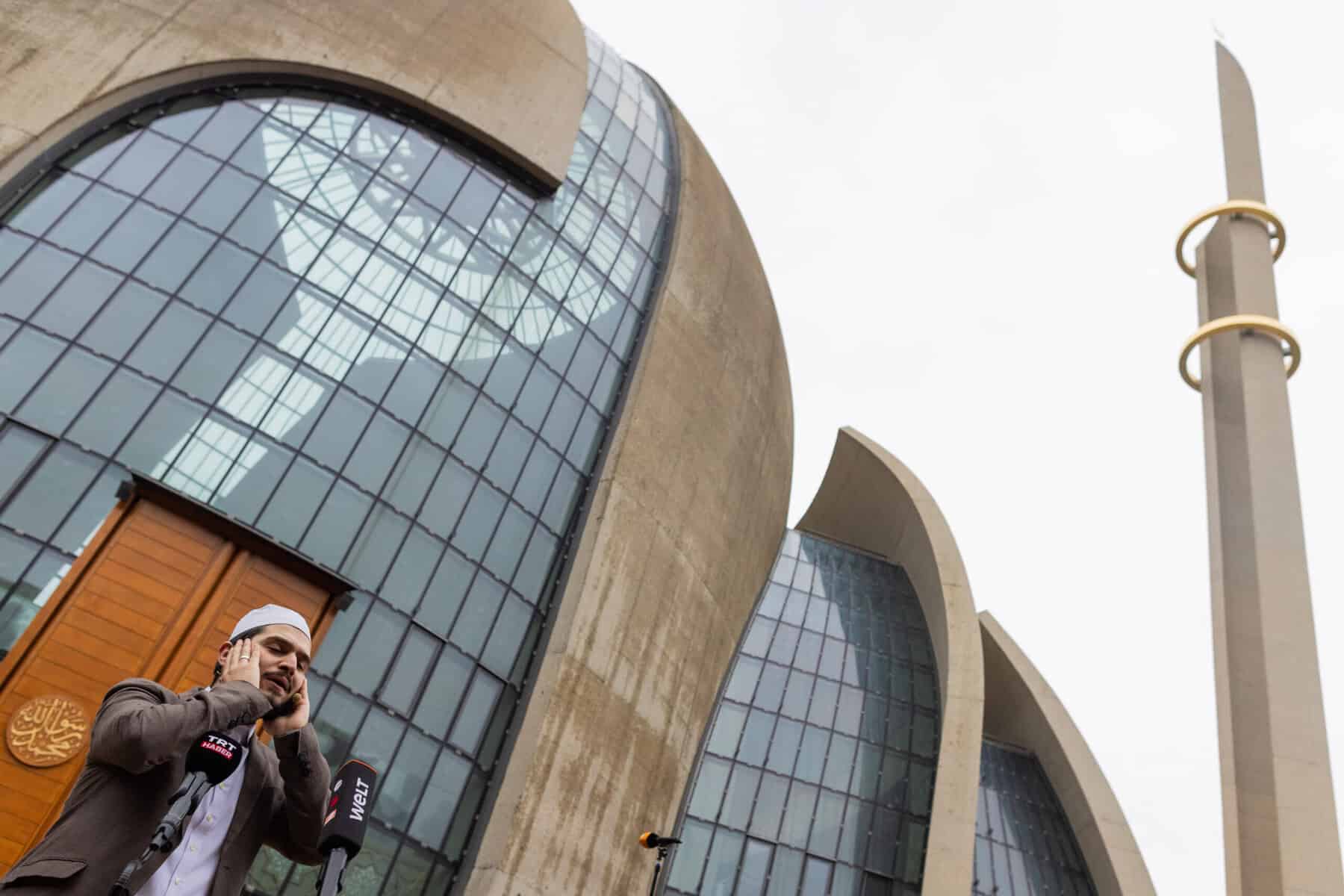 Erster öffentlicher Muezzinruf in Köln: „Nicht lauter als während Corona mit offenem Fenster“