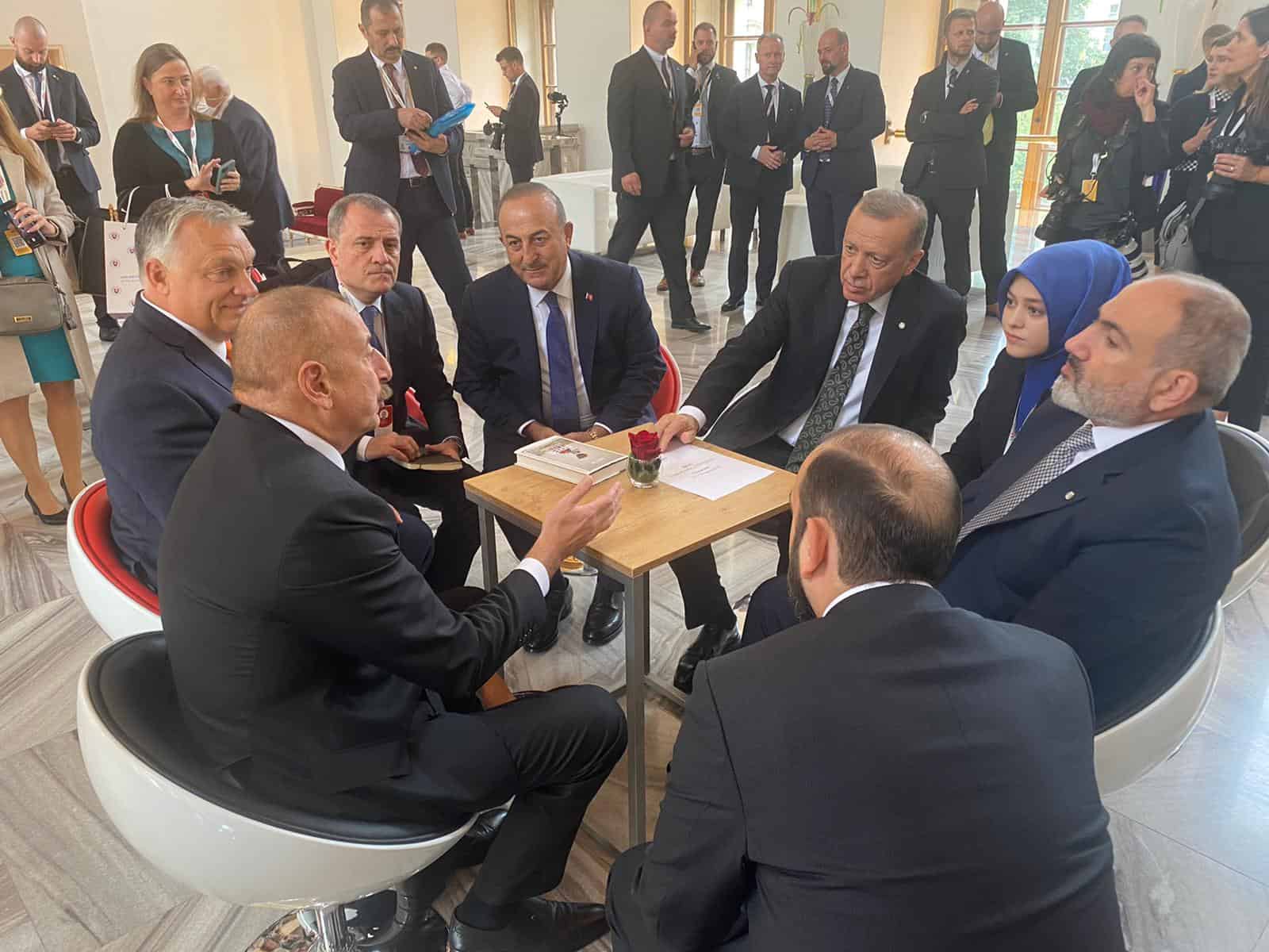 Annäherung zwischen Türkei und Armenien: Erdoğan trifft Paschinjan