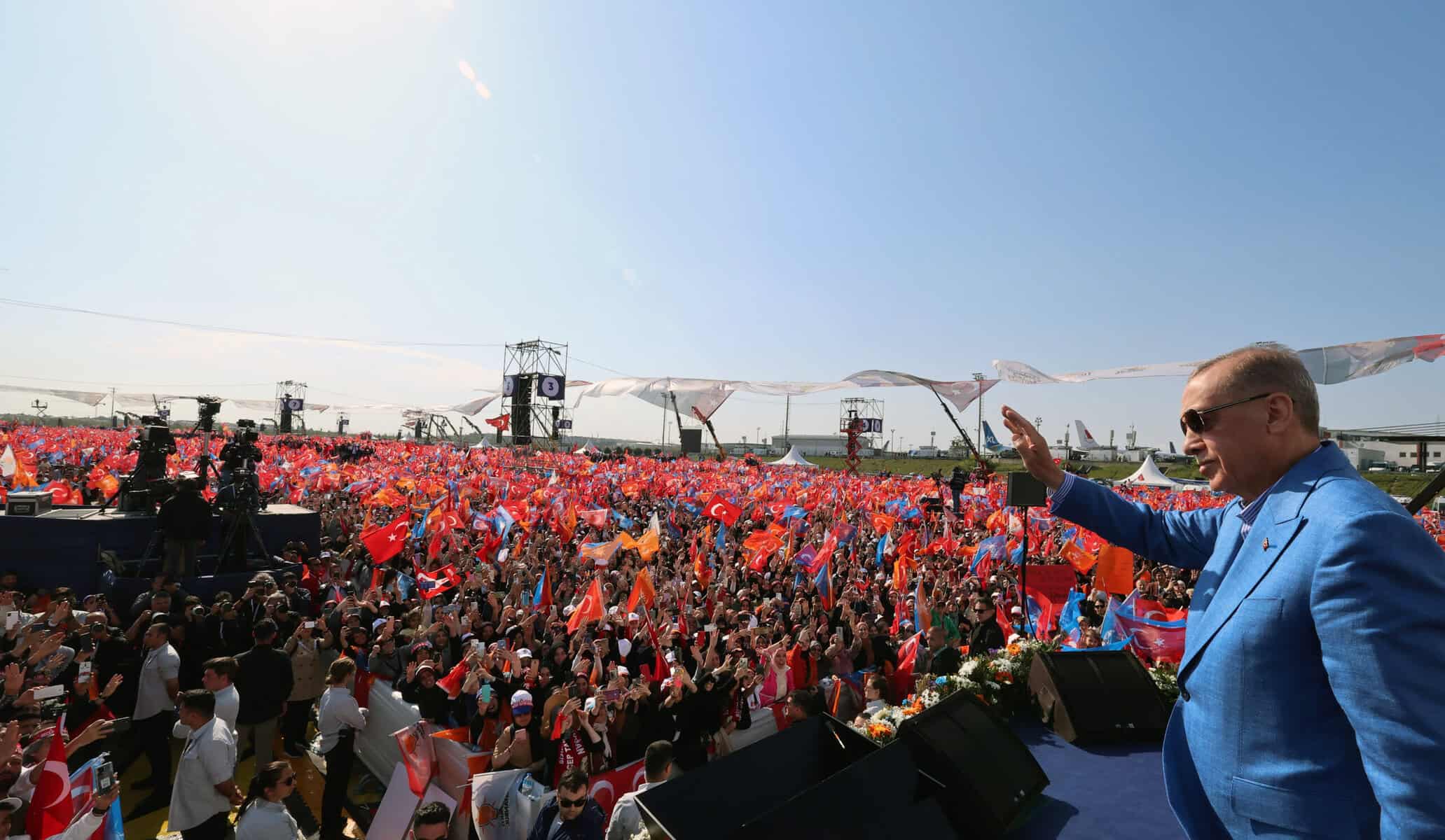 Erdoğan zeigt Fake-Video und beschimpft Kılıçdaroğlu als „Säufer“