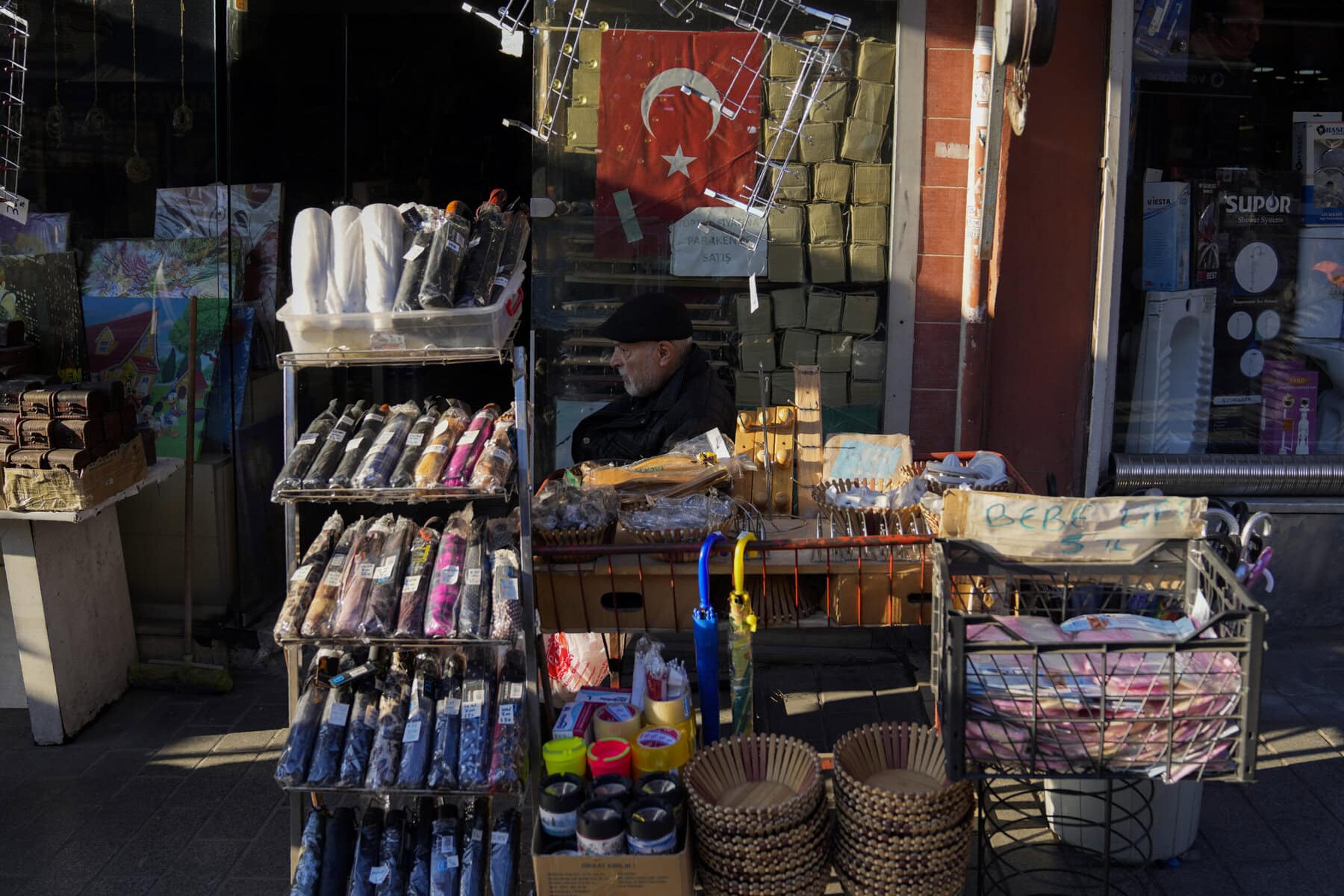 Hohe Inflation in der Türkei schwächt sich vor Wahlen weiter ab
