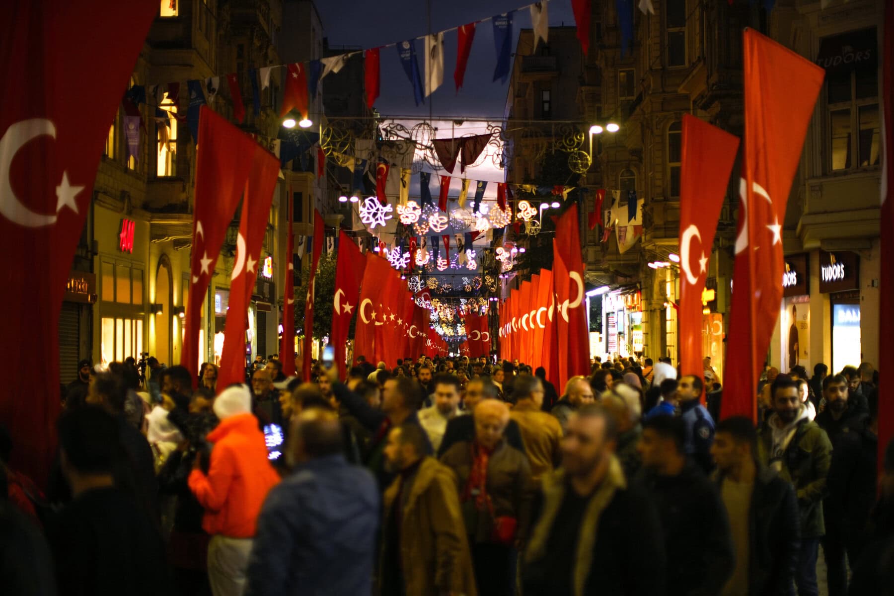 İstiklal: Gouverneur verhängt Verbote für „Sicherheit, Frieden und Ruhe“