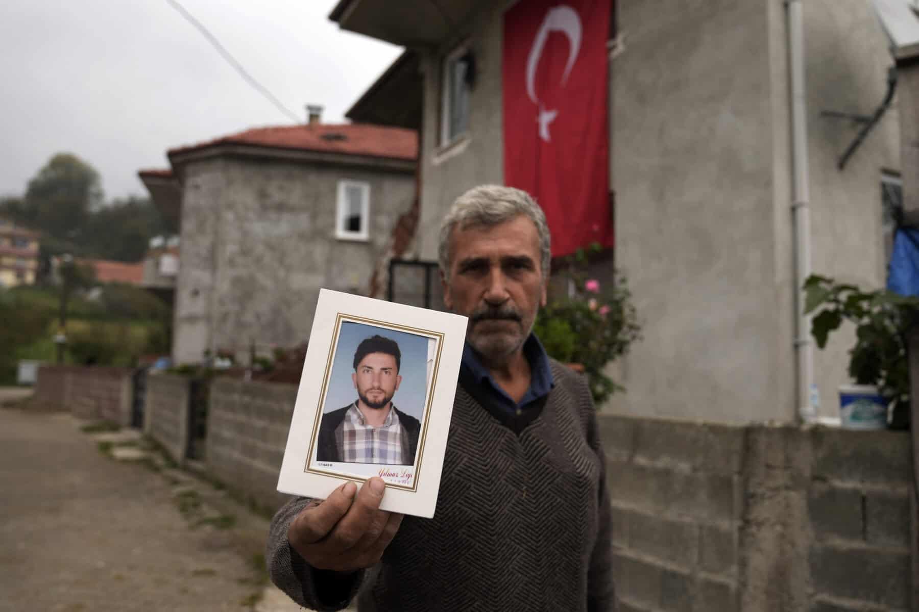 Schicksal oder Fahrlässigkeit? Schwere Explosion in türkischer Mine bestimmt Schlagzeilen