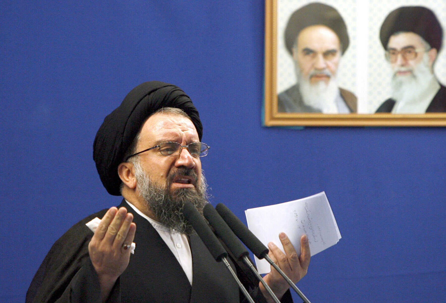 Freitagspredigt im Iran: Islam sieht Frauen als Juwel, nicht so der Westen