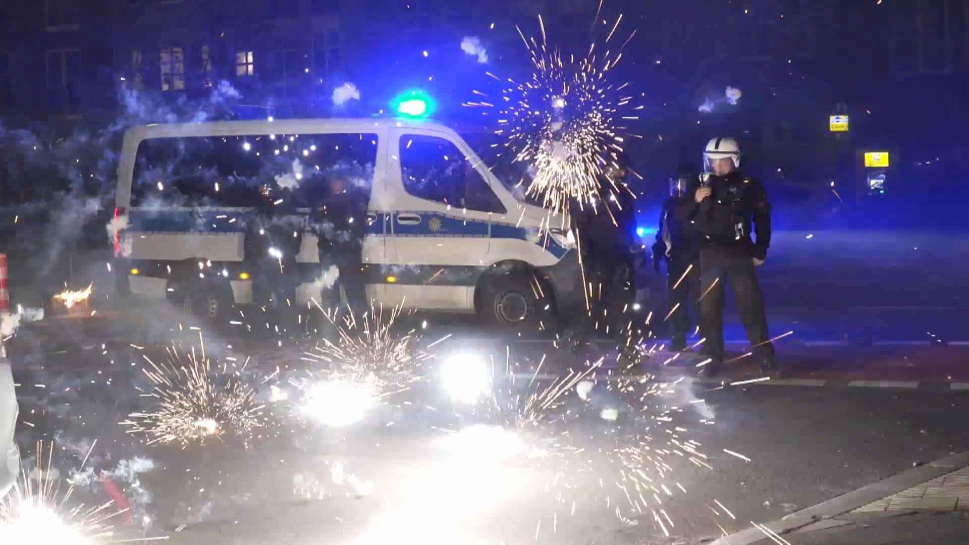 Silvester hallt nach: Welche Rolle spielt der Migrationshintergrund bei der Randale?