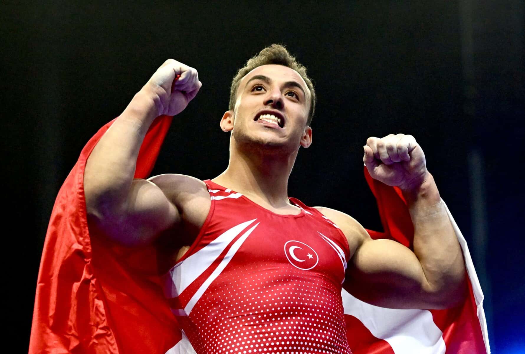 Adem Asil gewinnt historisches Gold für die Türkei