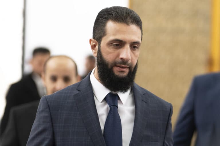 Erst Riad, dann Ankara: Al-Scharaa erstmals als Staatschef im Ausland