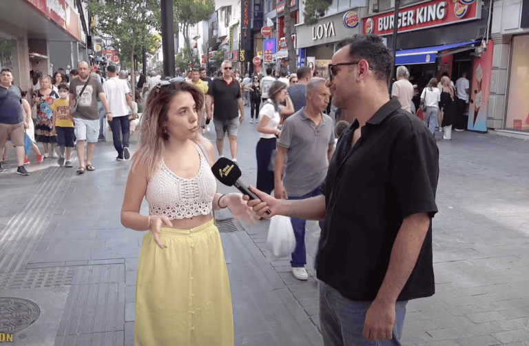 Frau nach Straßenumfrage in der Türkei verurteilt
