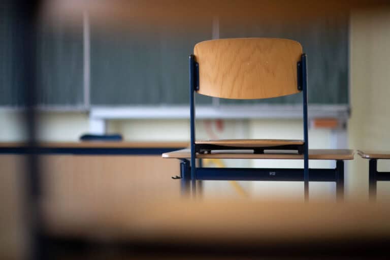 Wegen Migrationsgeschichte? Lehrer soll Schüler krankenhausreif geschlagen haben