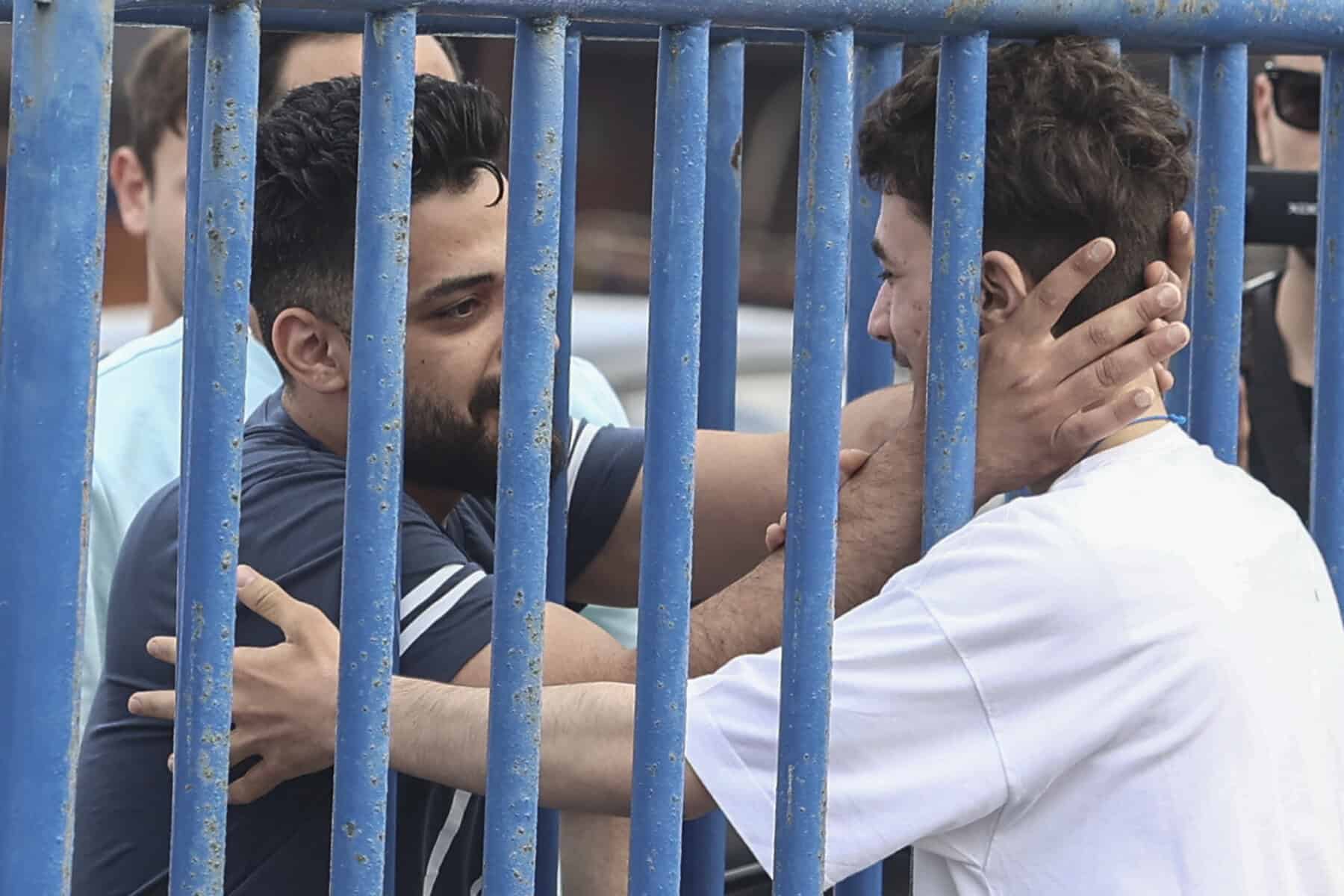 Frachter rettet 68 Menschen aus Seenot