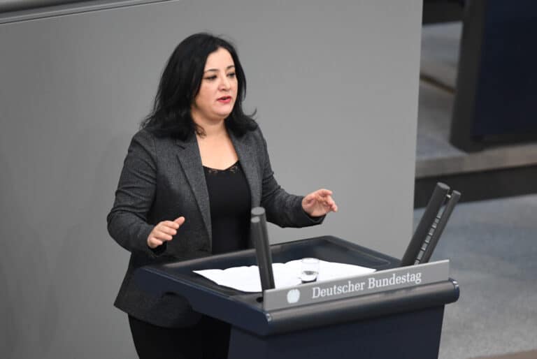 Angriff auf Deutsch-Kurdin im Zug? Politikerin erhebt schwere Vorwürfe