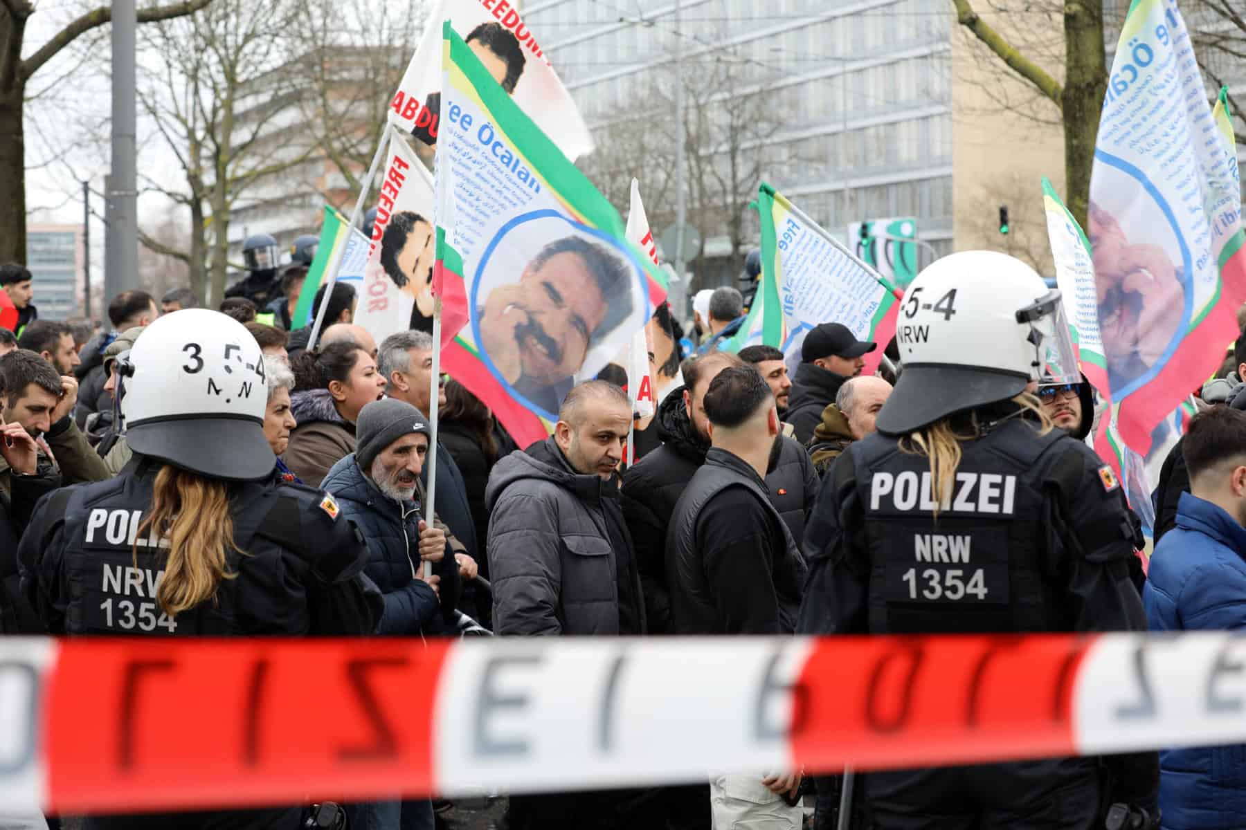Verurteilt wegen Terror und Hochverrat: Tausende fordern Freiheit für PKK-Führer Öcalan