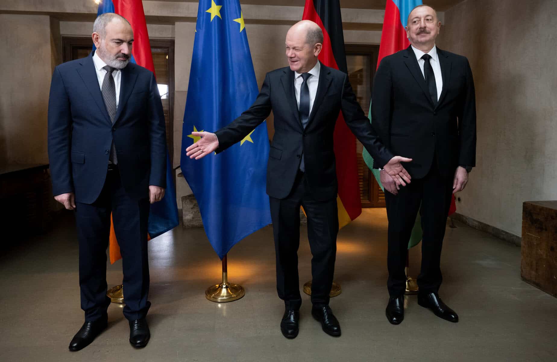 Scholz bringt Erzfeinde Aliyev und Paschinjan zusammen