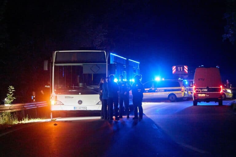 Messer-Angriff im Bus: Muslimische Frauen verhindern Katastrophe