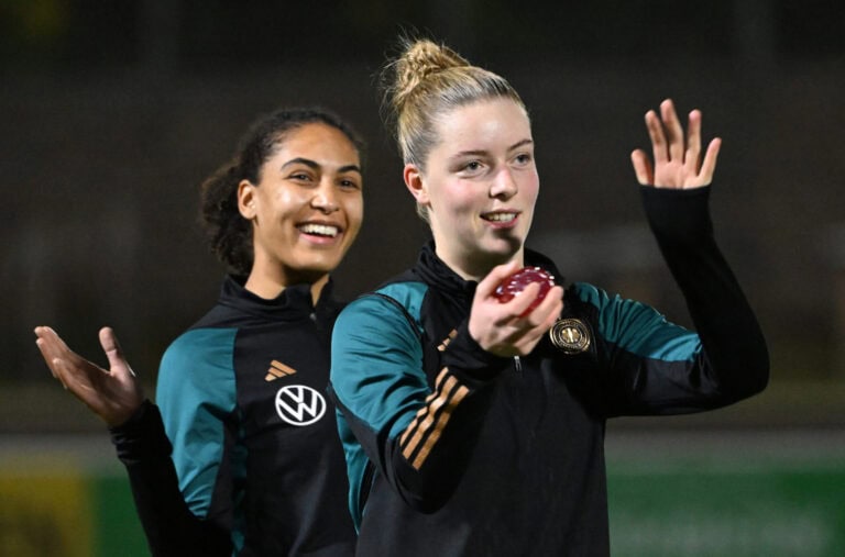 Nationalspielerin Alara Şehitler verlängert beim FC Bayern