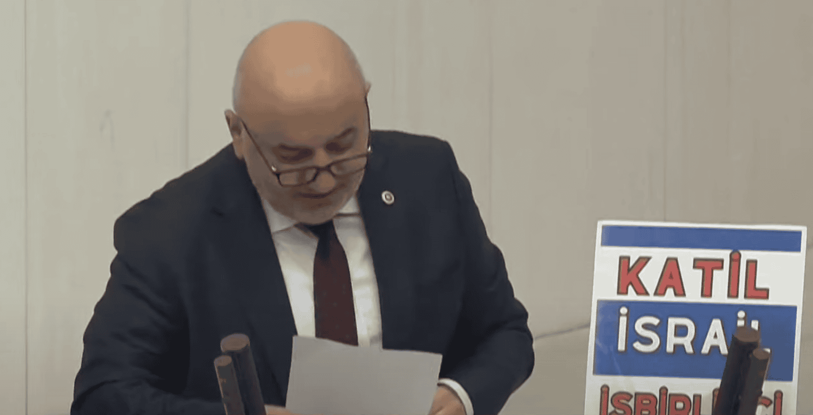 Türkischer Politiker stirbt während hitziger Parlamentsrede gegen Israel und AKP