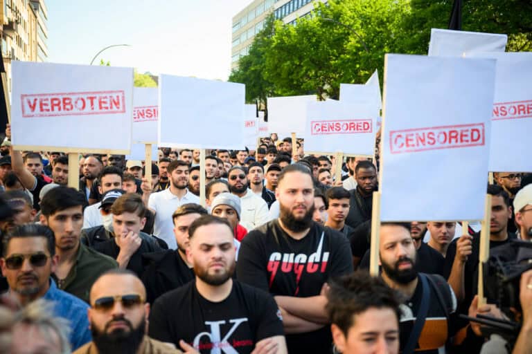 Islamisten demonstrieren erneut – Kalifat-Meinung wohl nicht strafbar