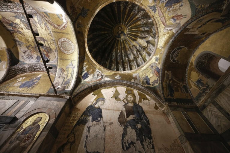 Nach Umwandlung: Muslime verrichten erstes Freitagsgebet in der Chora-Moschee