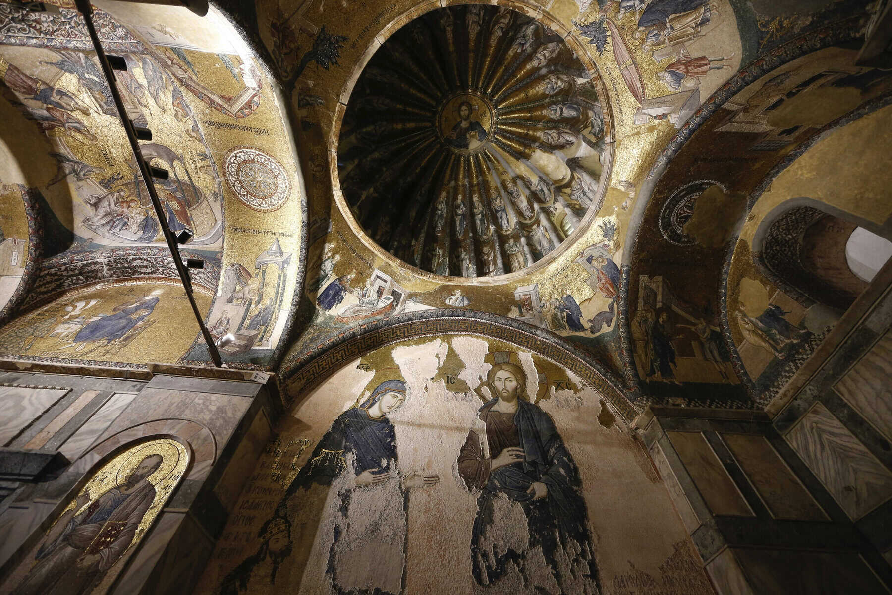Nach Umwandlung: Muslime verrichten erstes Freitagsgebet in der Chora-Moschee