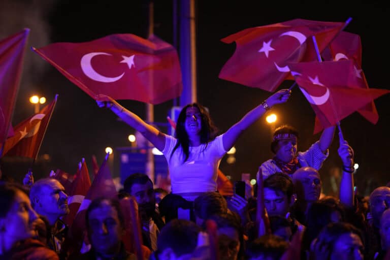 „Historisch“: CHP gewinnt Kommunalwahlen in der Türkei – YRP sorgt für Überraschung