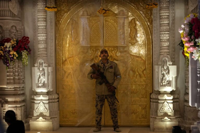Hindus statt Muslime: Indiens Premier weiht kontroversen Tempel ein