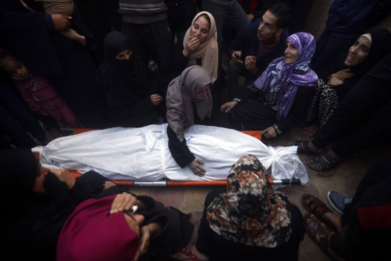 Neue Fotos setzen Israel weiter unter Druck – Zahl der Toten in Gaza steigt auf mehr als 18.200
