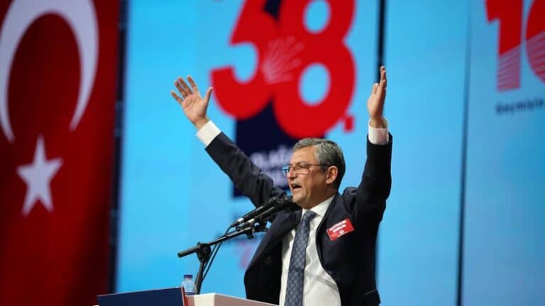 Özgür Özel übernimmt CHP-Parteivorsitz: Ende der Ära Kılıçdaroğlu