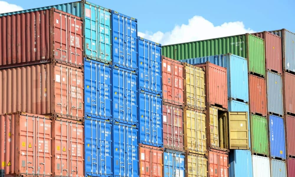 Container in der Türkei: Der Handel über türkische Häfen ist ein Schlupfloch für Russland. Foto: Paul Teysen / Unsplash
