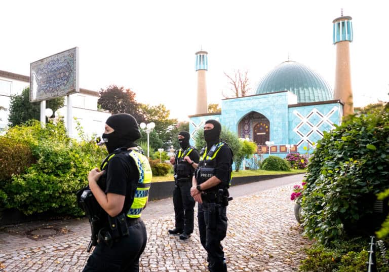 Bundesweite Razzien: Islamisches Zentrum Hamburg verboten