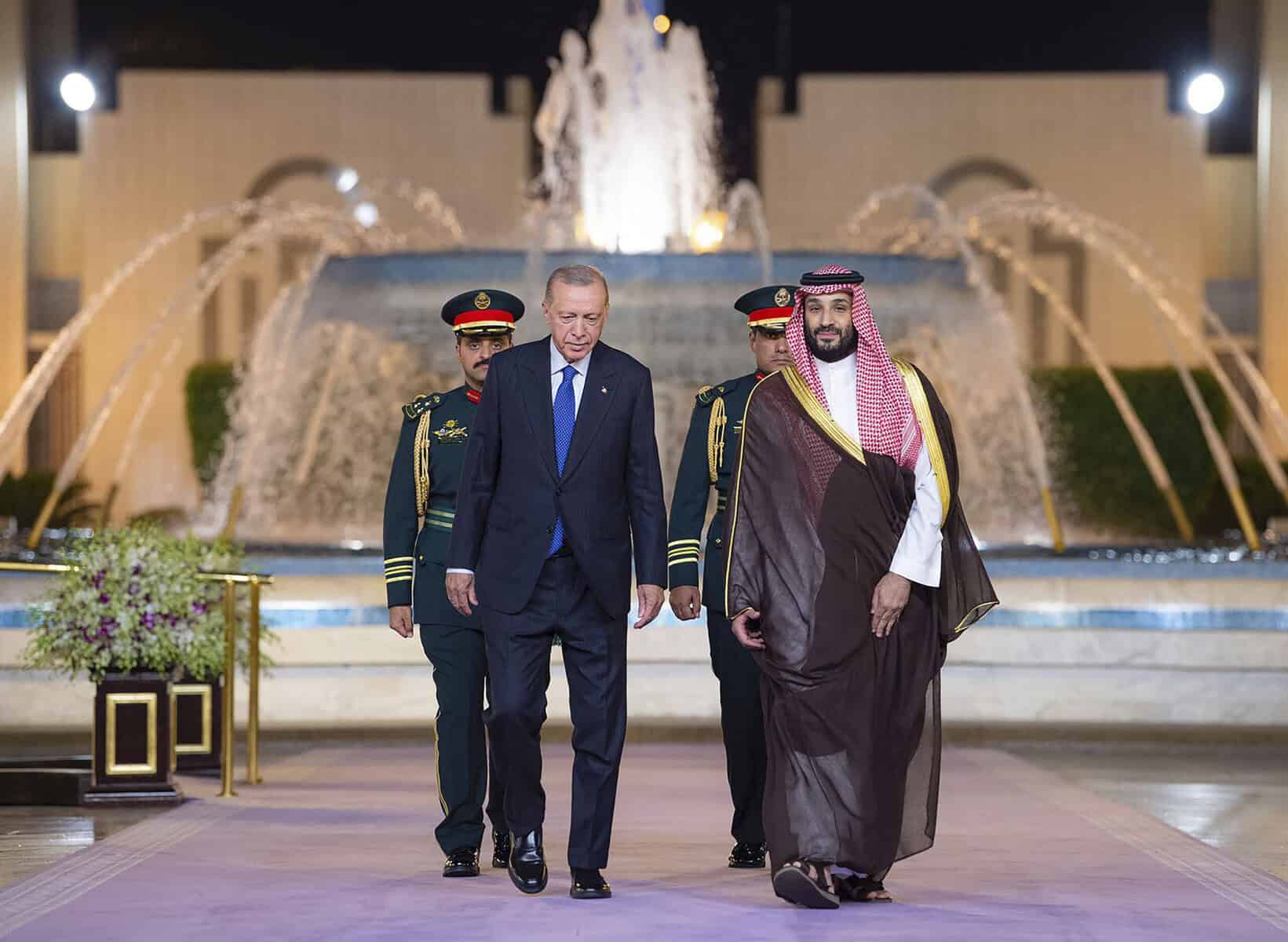 Bayraktar schwärmt: Türkei und Saudi-Arabien unterzeichnen Drohnenabkommen