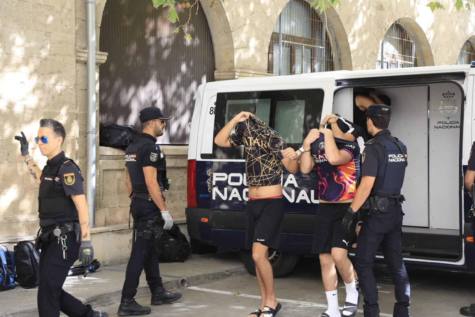 Verdacht der Gruppenvergewaltigung auf Mallorca: Riesen-Diskussion um „Passdeutsche“