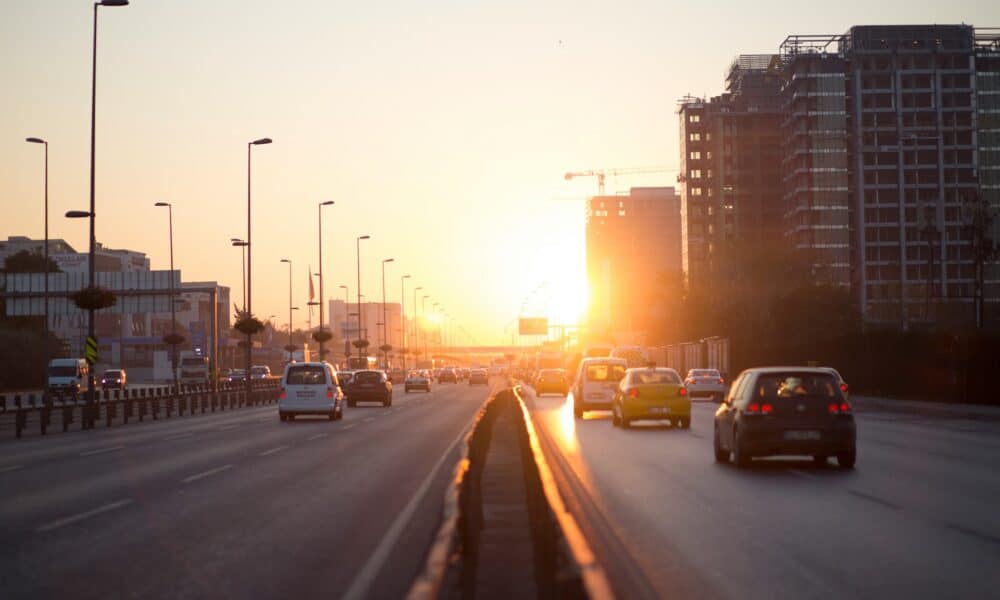 Der Verkehr in der Millionen-Metropole Istanbul kann sehr gefährlich sein. Foto: yns plt / Unsplash